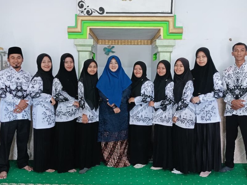 Keluarga Besar SD NU Awar-awar